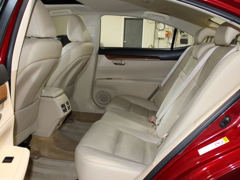 Used 2013 Lexus ES 300h w/ Luxury Pkg FWD image 27