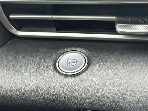 Used 2023 Hyundai Elantra SEL image 21