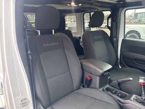 Used 2022 Jeep Wrangler Unlimited Sahara w/ Cold Weather Group image 6