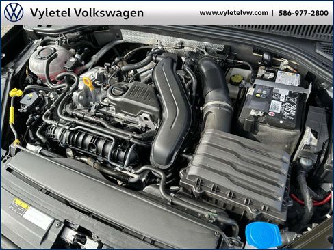 Certified 2025 Volkswagen Jetta SE w/ Sunroof Package image 8