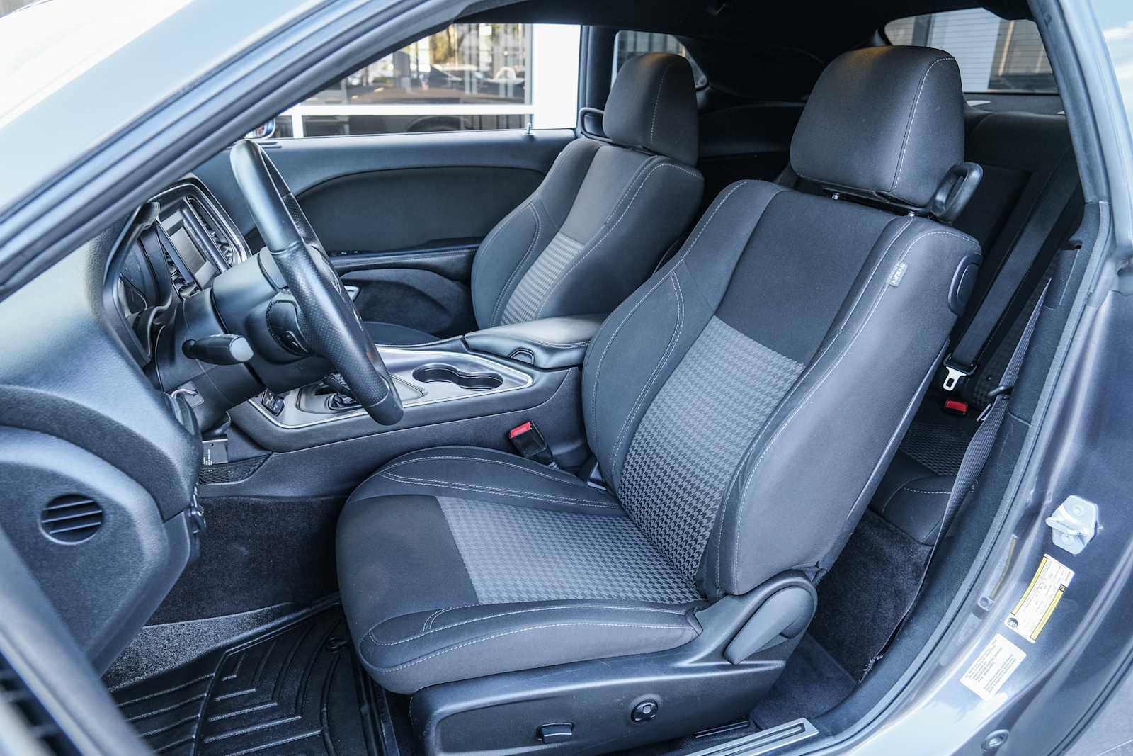 Used 2016 Dodge Challenger R/T w/ Driver Convenience Group RWD image 28