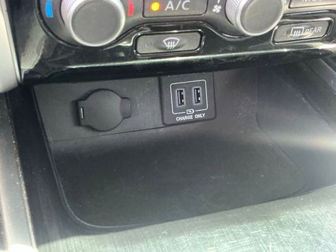 Used 2018 Nissan Pathfinder SV FWD image 37