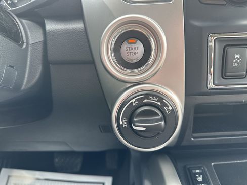 Used 2021 Nissan Titan SV w/ SV Convenience Package image 53