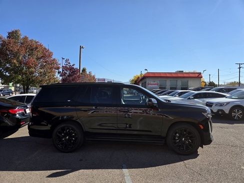 Used 2023 Cadillac Escalade Sport Platinum w/ LPO, ONYX Package image 3