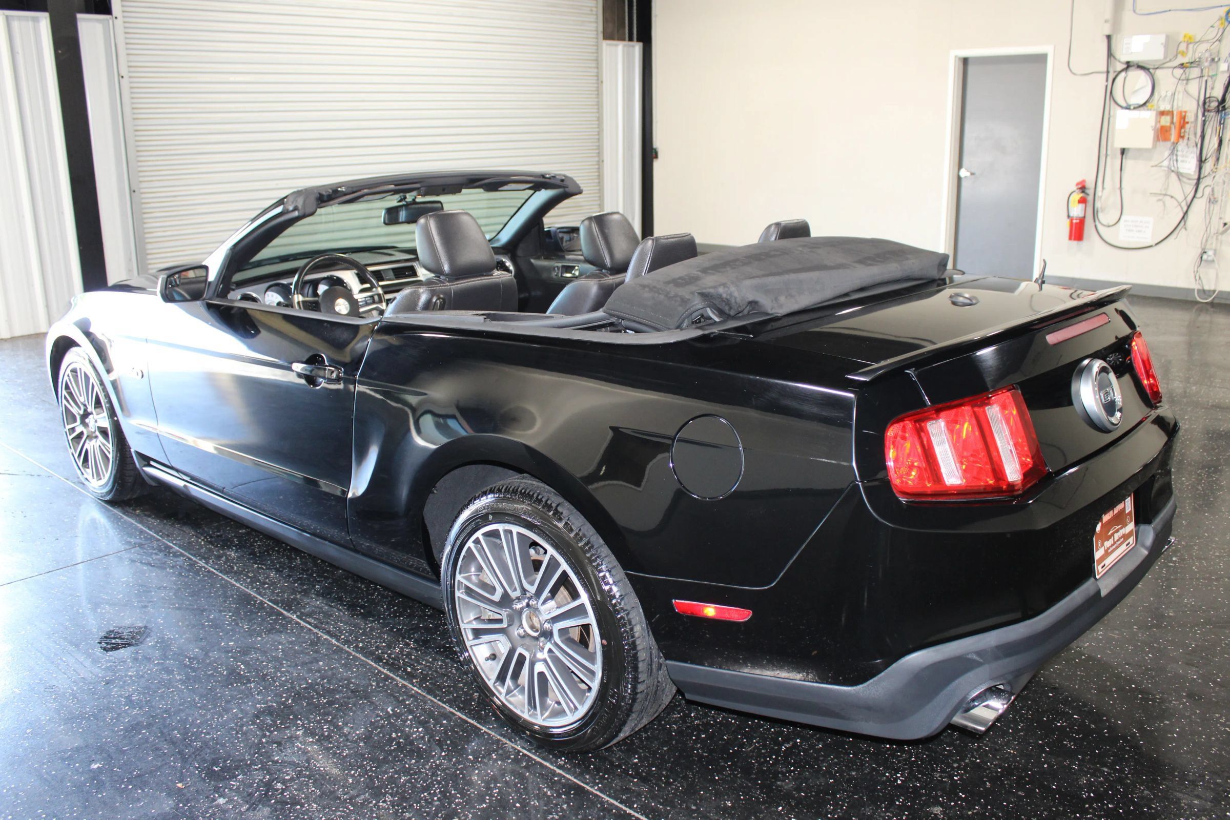 Used 2011 Ford Mustang GT Premium w/ Comfort Pkg RWD image 32