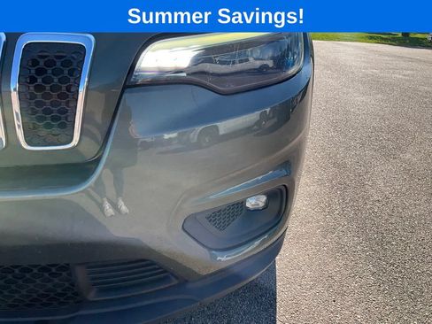 Used 2019 Jeep Cherokee Latitude Plus AWD/4WD image 11