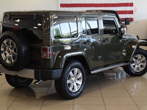 Used 2015 Jeep Wrangler Unlimited Sahara w/ Dual Top Group AWD/4WD image 34