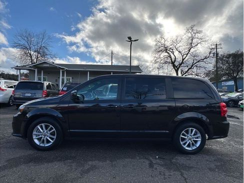 Used 2019 Dodge Grand Caravan GT image 4