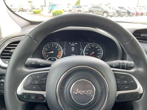 Used 2020 Jeep Renegade Latitude FWD image 19