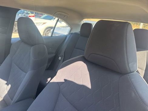 Used 2021 Toyota Corolla LE image 9
