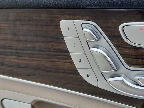 Used 2021 Mercedes-Benz GLC 300 4MATIC image 25