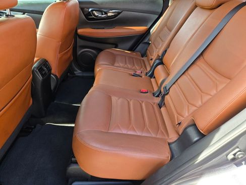 Used 2018 Nissan Rogue SL w/ Premium Package image 12