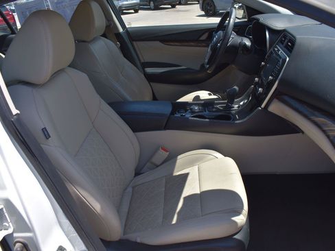 Used 2017 Nissan Maxima Platinum w/ Interior Lighting Package FWD image 14