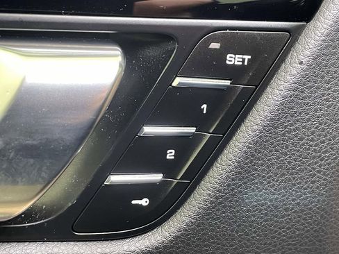 Used 2025 Porsche Macan image 37