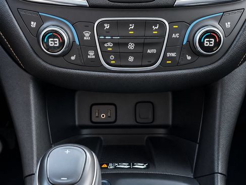 Used 2018 Chevrolet Equinox Premier FWD image 21