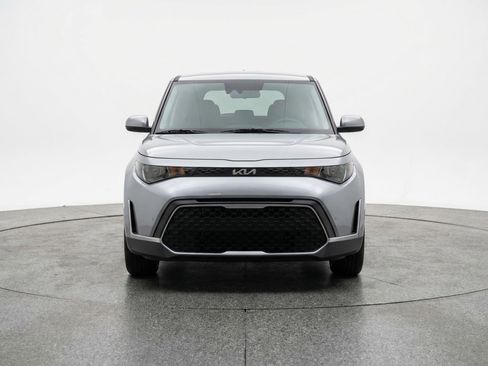 Used 2025 Kia Soul LX w/ LX Technology Package FWD image 2