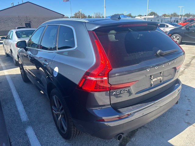 Used 2021 Volvo XC60 T5 Momentum w/ Climate Package AWD/4WD image 3