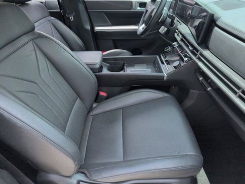 Used 2025 Hyundai Santa Fe SEL FWD image 30