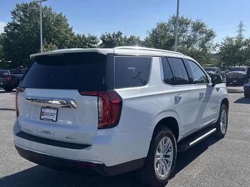 Used 2024 GMC Yukon SLT w/ SLT Luxury Package AWD/4WD image 4