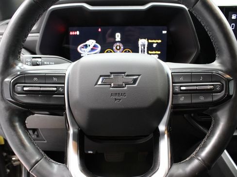 Used 2025 Chevrolet Colorado Trail Boss AWD/4WD image 32