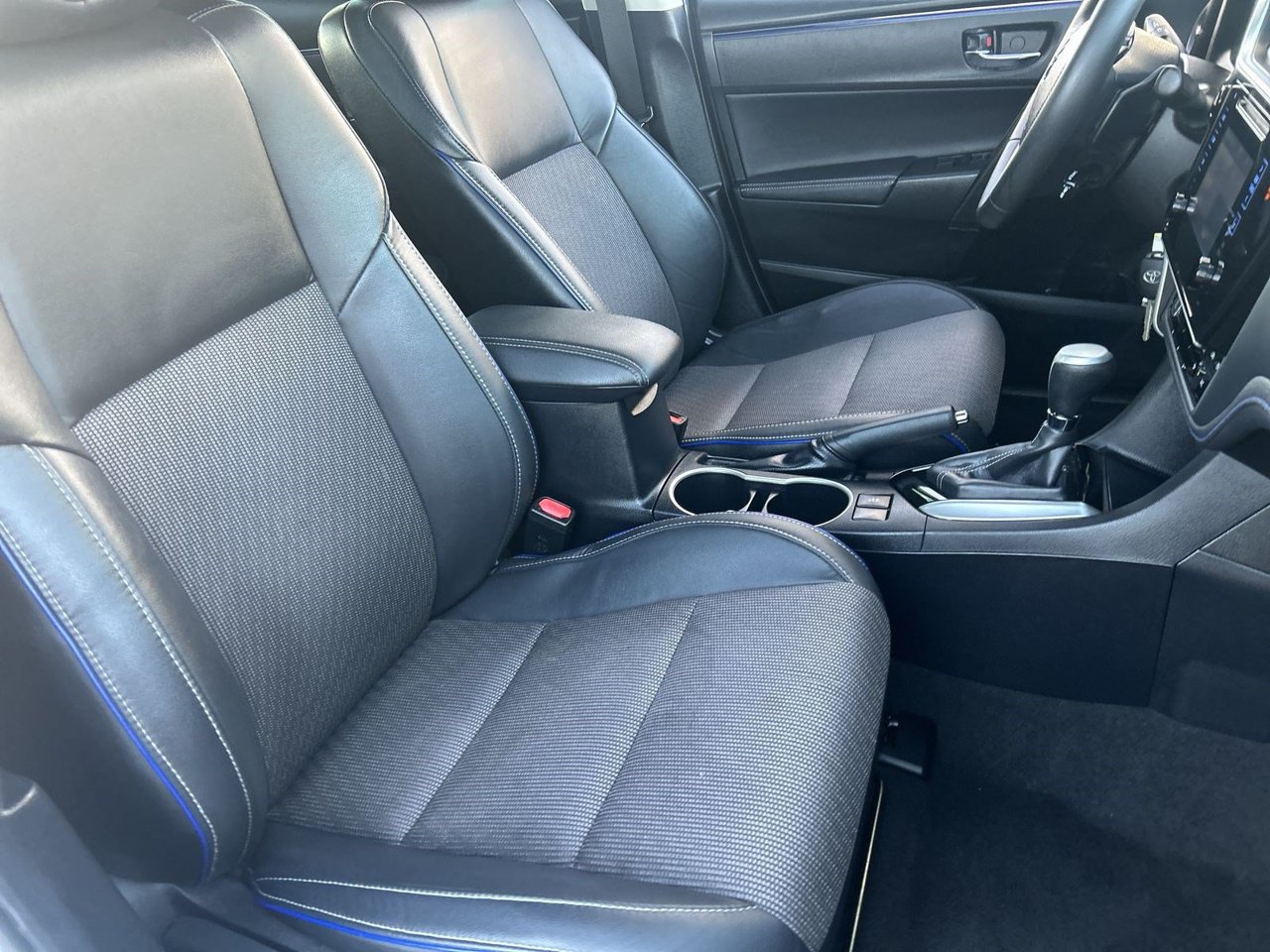 Used 2018 Toyota Corolla SE w/ Carpet Mat Package (TMS) FWD image 8