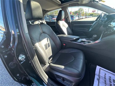 Used 2020 Toyota Camry XLE image 16