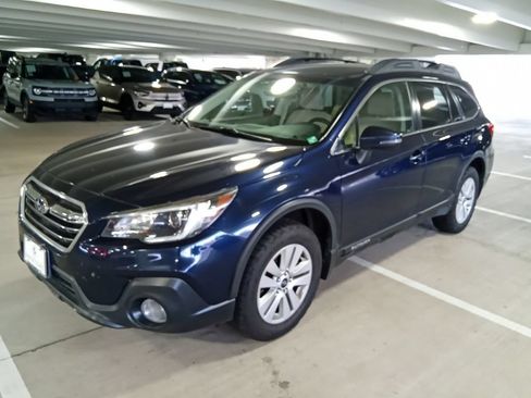 Used 2018 Subaru Outback 2.5i Premium AWD/4WD image 1