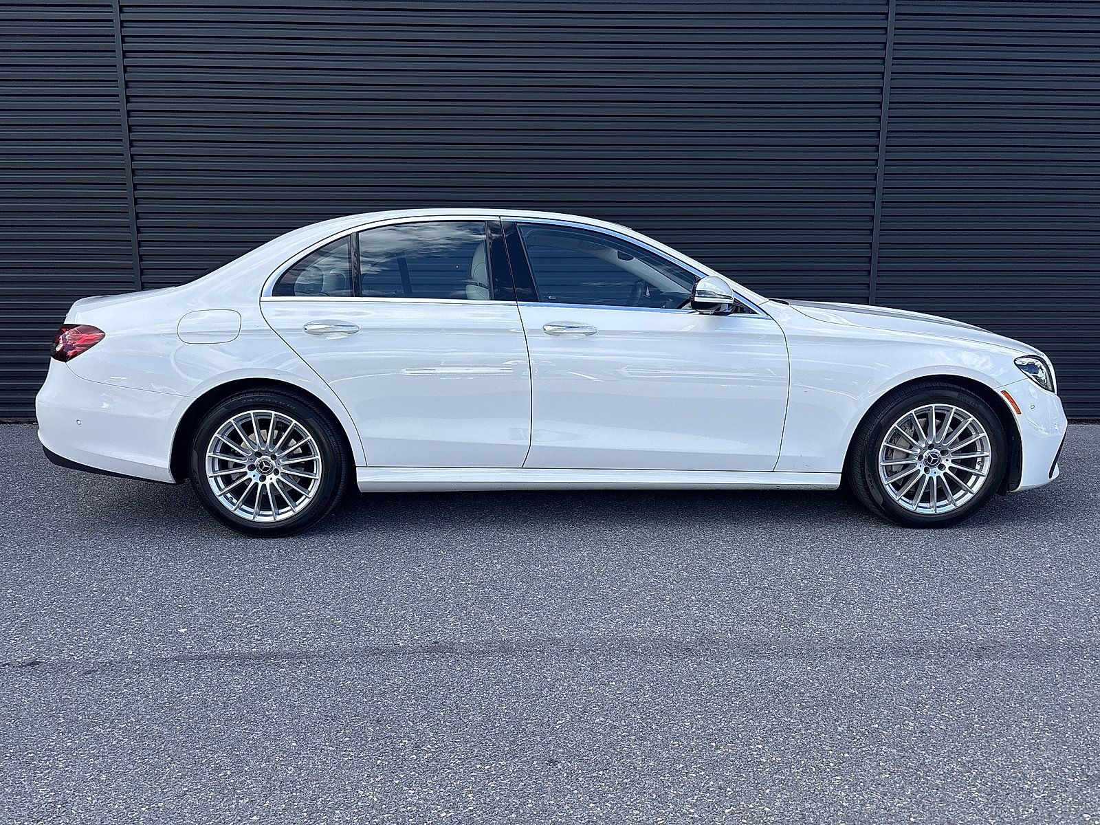 Used 2023 Mercedes-Benz E 350 4MATIC Sedan image 6