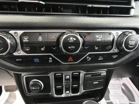 Used 2024 Jeep Wrangler Unlimited w/ Convenience Group AWD/4WD image 29