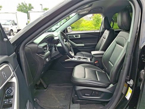 Certified 2022 Ford Explorer XLT w/ Equipment Group 202A image 14