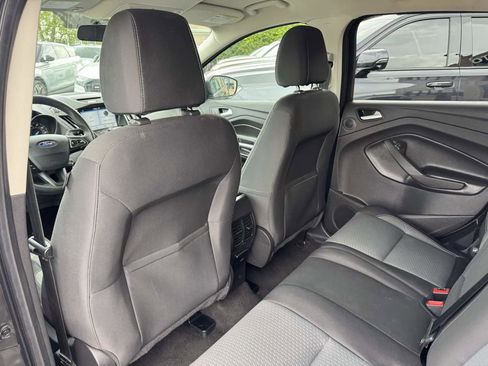 Used 2017 Ford Escape SE w/ Equipment Group 201A AWD/4WD image 39