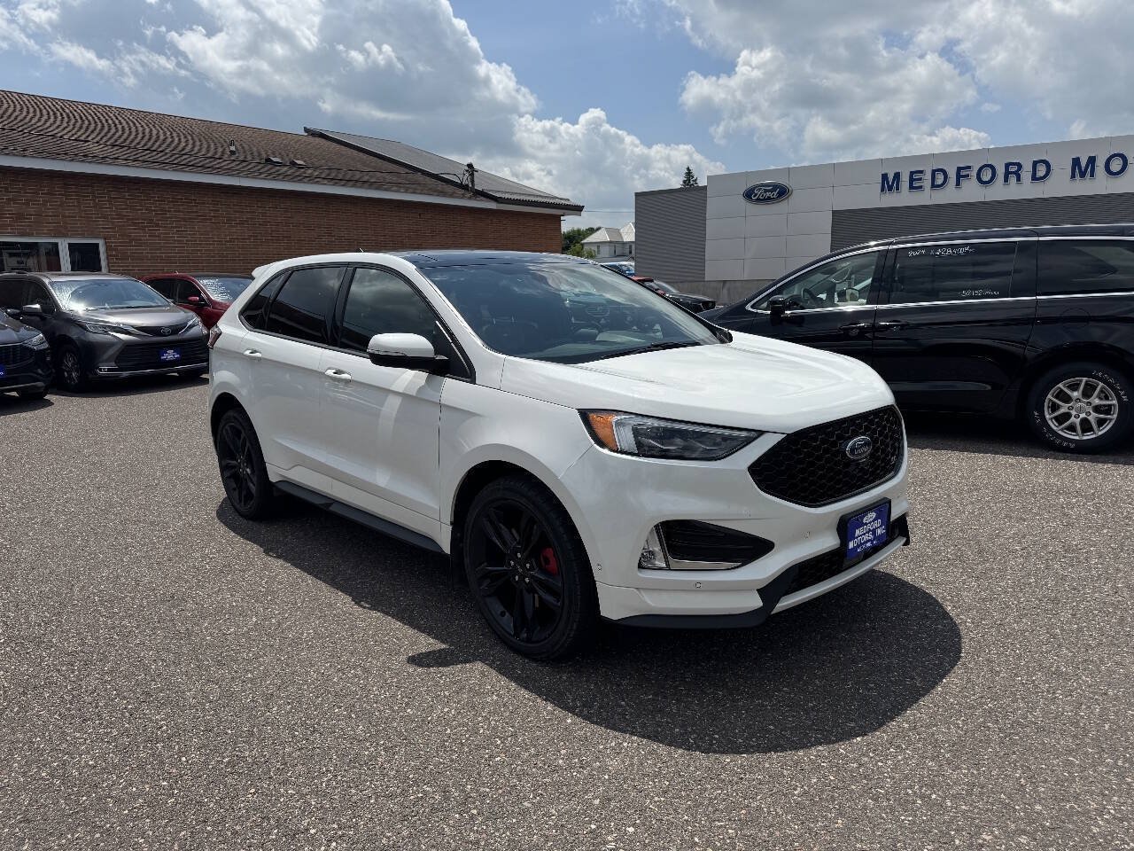 Used 2022 Ford Edge ST w/ Equipment Group 401A AWD/4WD image 2