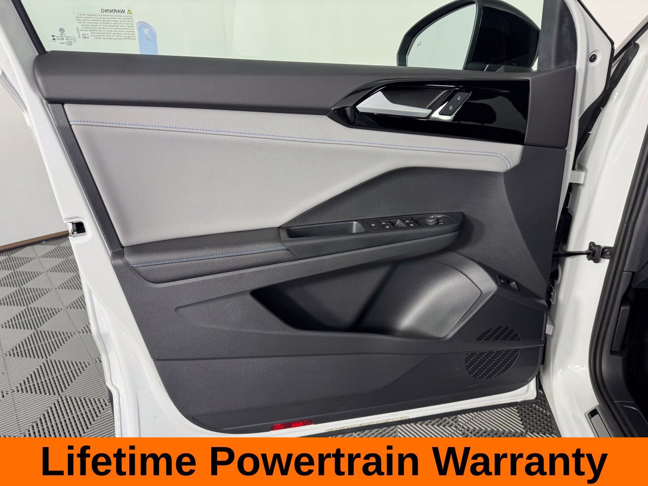 Used 2024 Volkswagen Tiguan SE R-Line FWD image 11