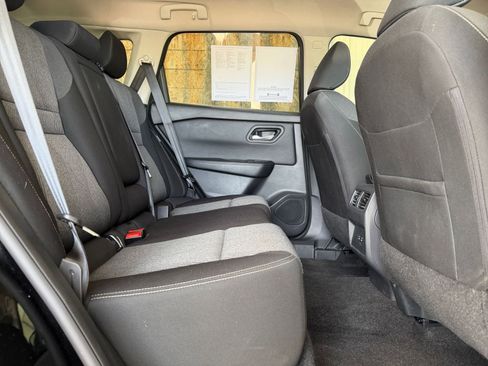 Used 2025 Nissan Rogue SV FWD image 28