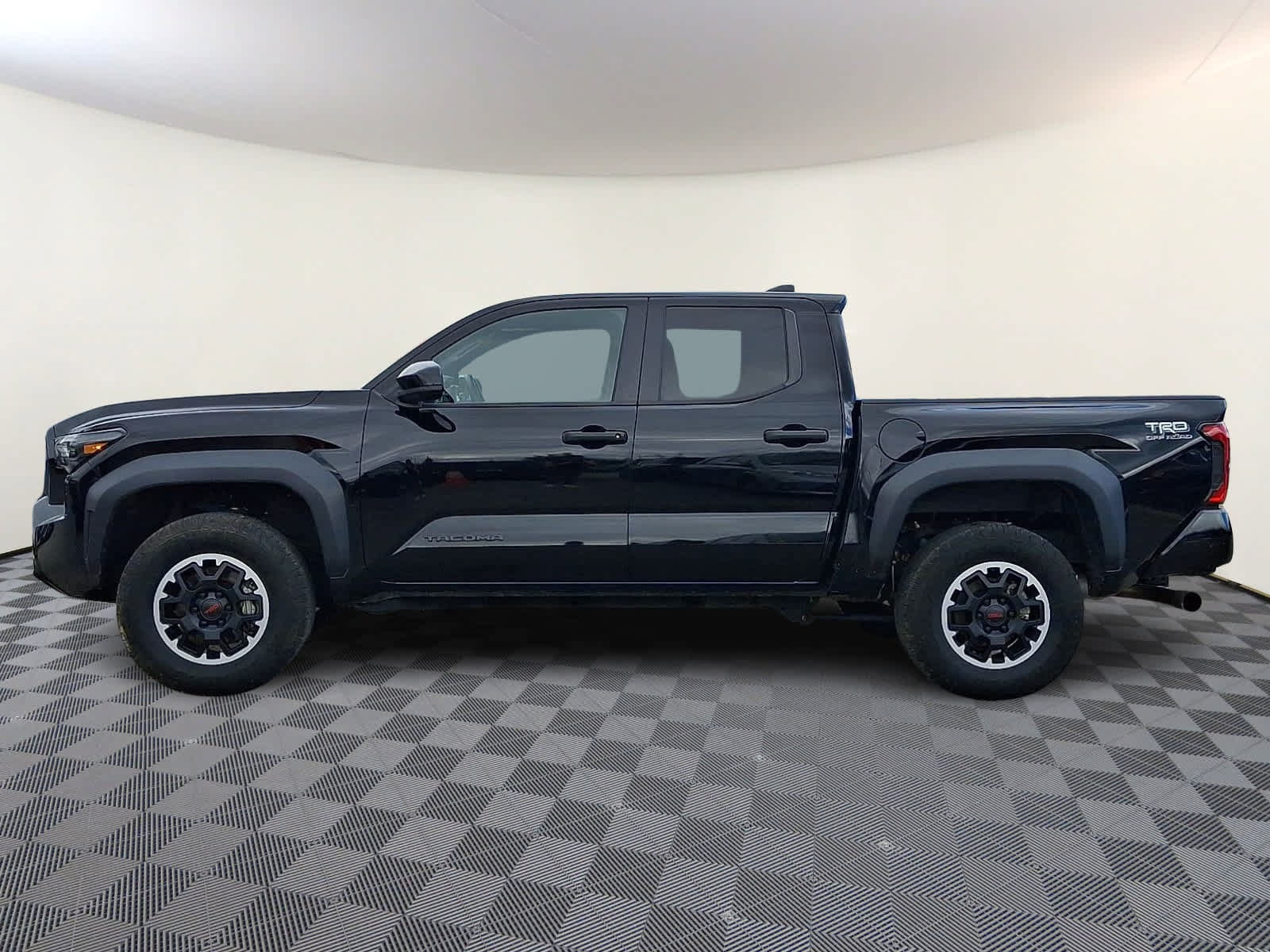 Used 2024 Toyota Tacoma TRD Off-Road AWD/4WD image 8