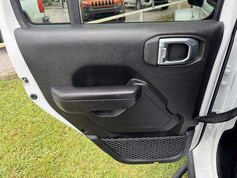 Used 2021 Jeep Gladiator Sport AWD/4WD image 25