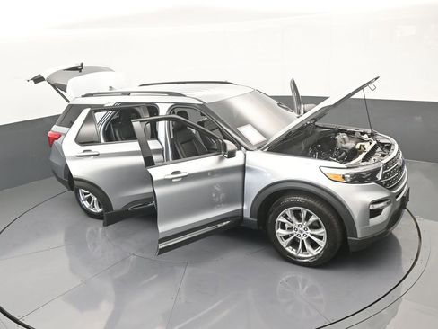 Used 2022 Ford Explorer XLT w/ Equipment Group 202A image 68