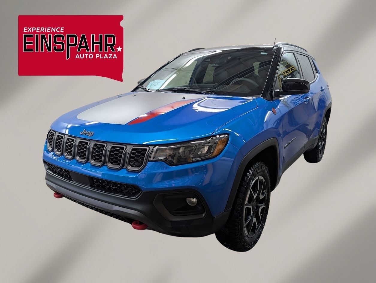 Used 2026 Jeep Compass Trailhawk AWD/4WD image 1