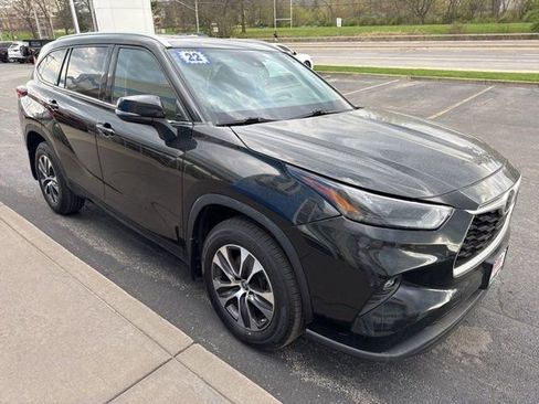 Used 2022 Toyota Highlander XLE AWD/4WD image 5