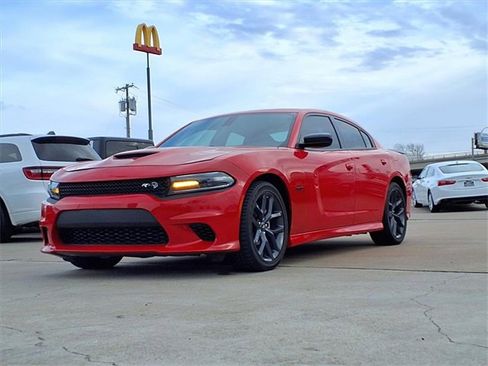 Used 2023 Dodge Charger R/T w/ Blacktop Package image 2