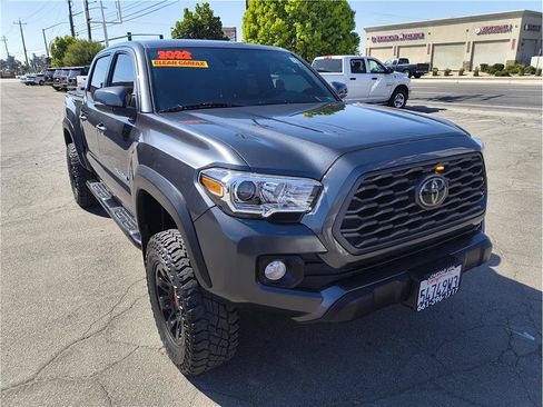 Used 2022 Toyota Tacoma TRD Off-Road w/ Technology Package RWD image 3