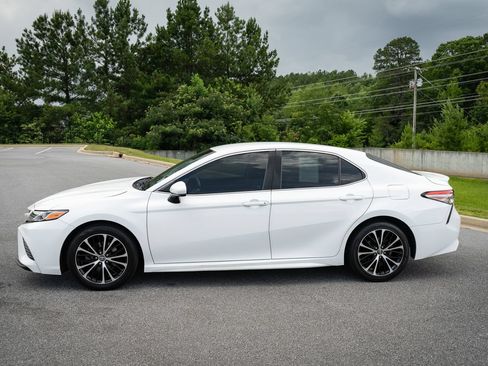 Used 2018 Toyota Camry SE FWD image 5