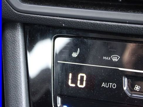 Used 2025 Volkswagen Jetta SE w/ Sunroof Package image 37