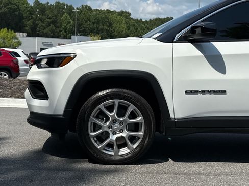 Used 2024 Jeep Compass Latitude w/ Sun and Sound Group AWD/4WD image 12