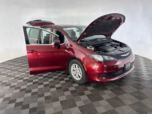 Used 2023 Chrysler Voyager LX FWD image 12