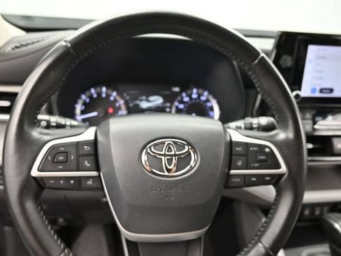 Used 2023 Toyota Highlander LE FWD image 21