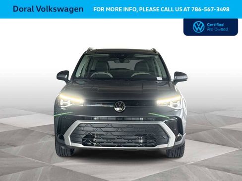 Used 2025 Volkswagen Taos SE FWD image 3