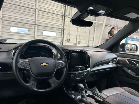 Used 2023 Chevrolet Traverse Premier AWD/4WD image 4