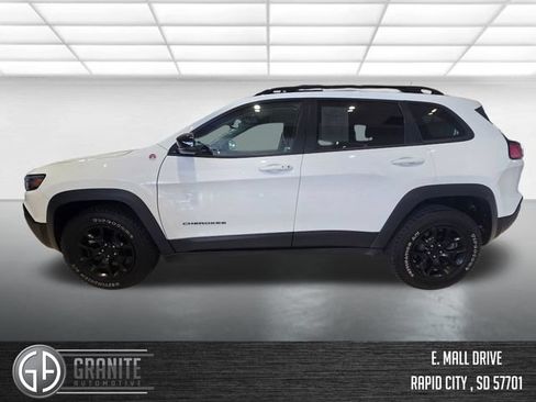 Used 2022 Jeep Cherokee Trailhawk w/ Trailer Tow Group AWD/4WD image 3