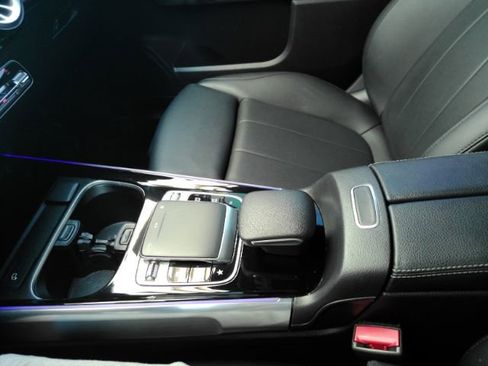 Used 2020 Mercedes-Benz GLB 250 w/ Premium Package image 42